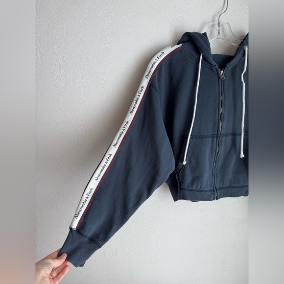 Abercrombie & Fitch Essential Cropped Full Zip Hoodie Jacket - Picture 3 of 5